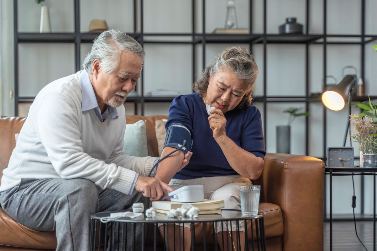 Chọn máy đo huyết áp phù hợp với người dùng