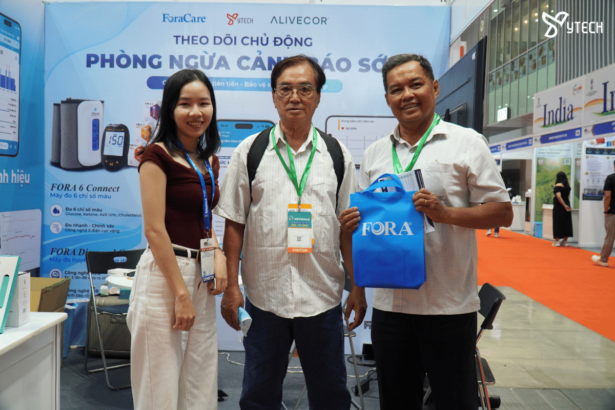 Khách hàng mua sản phẩm Fora 6 Connect.